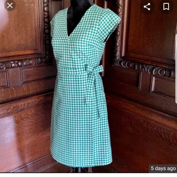 Banana Republic Dresses & Skirts - Banana Republic Green White Gingham Check Wrap ♥